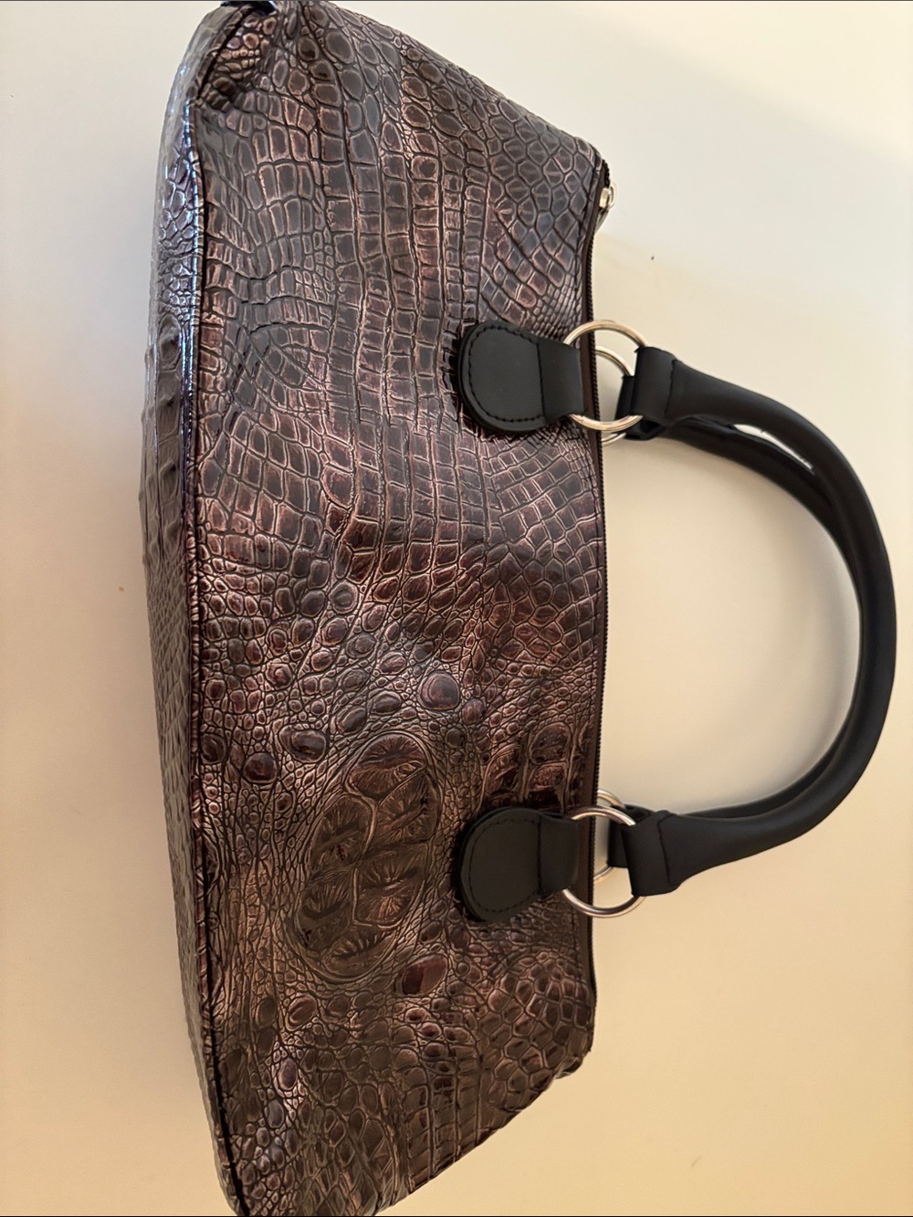 Insulated wine clutch